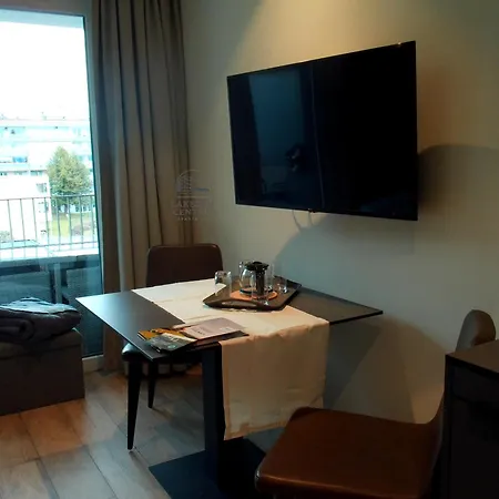Lakeside Woerthersee - Free Covered Parking, Train & Bus & Supermarket With Supercharger Appartement *