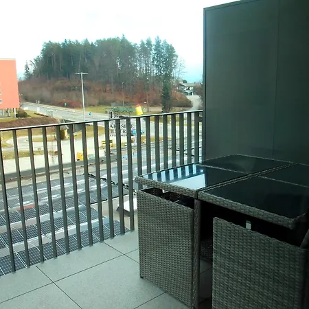 Appartement Lakeside Woerthersee - Free Covered Parking, Train & Bus & Supermarket With Supercharger